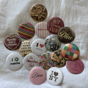 whimsical aesthetic button pins 💋✨